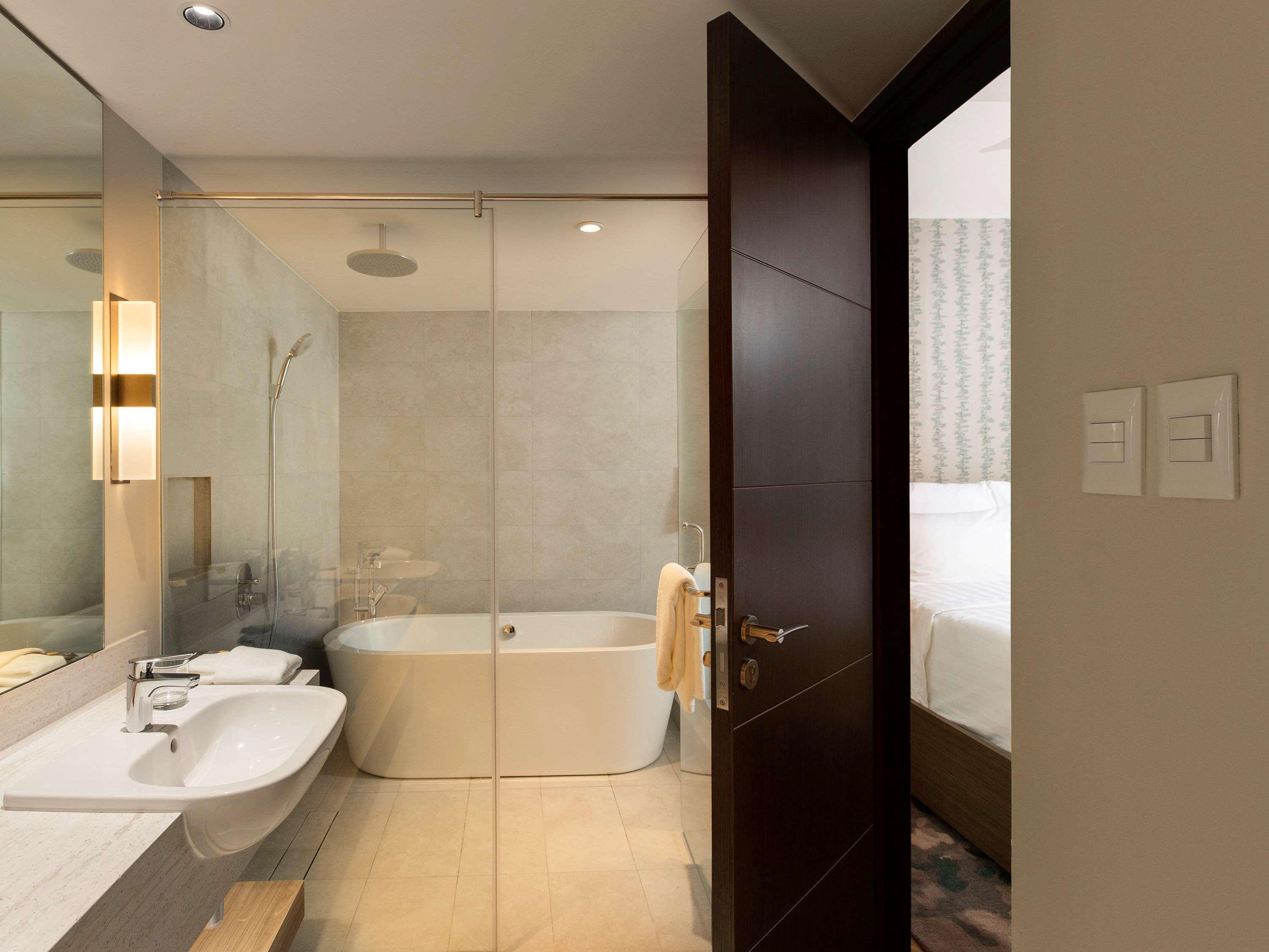 Novotel Suites Manila At Acqua Mandaluyong Εξωτερικό φωτογραφία