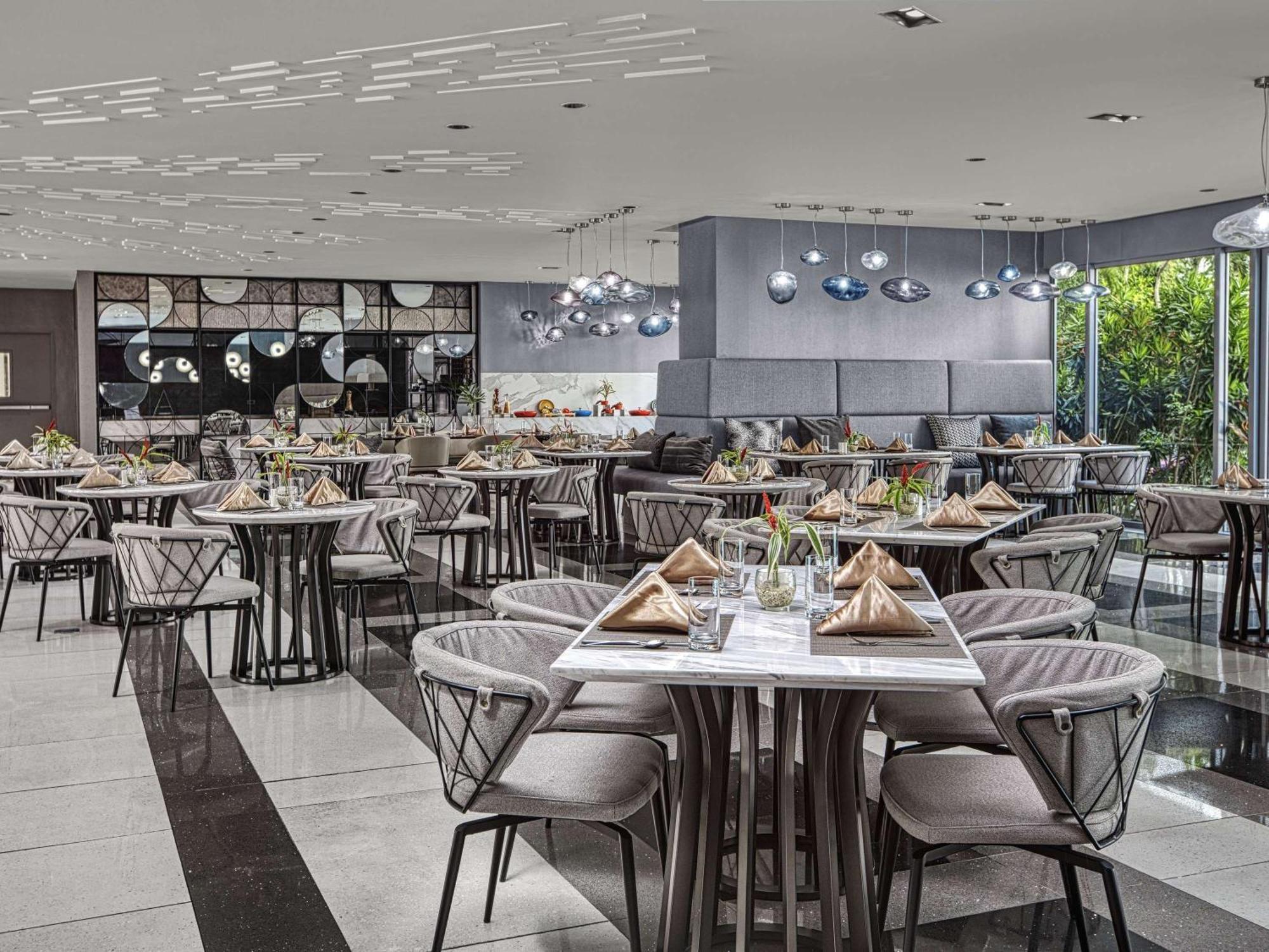 Novotel Suites Manila At Acqua Mandaluyong Εξωτερικό φωτογραφία