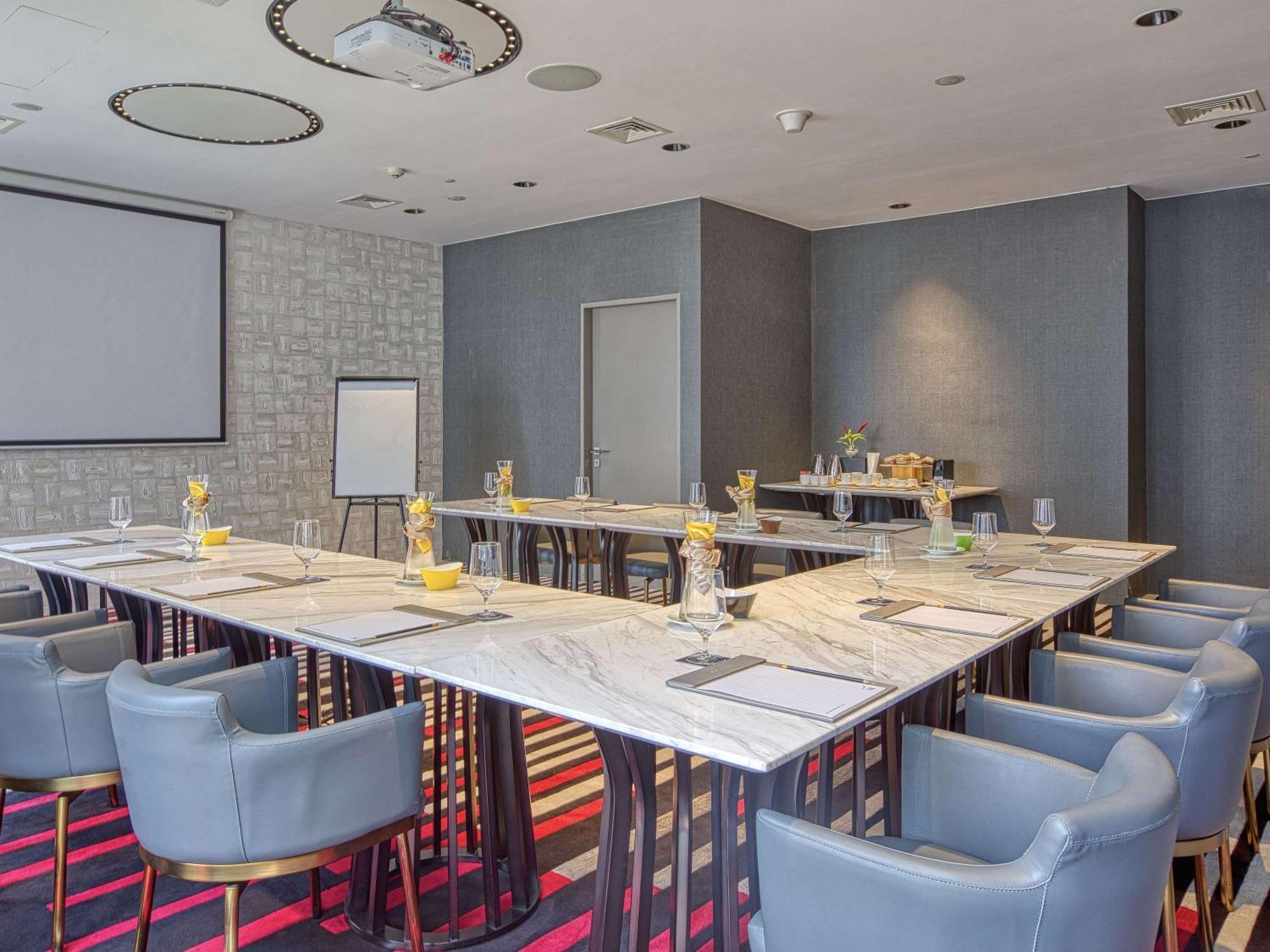 Novotel Suites Manila At Acqua Mandaluyong Εξωτερικό φωτογραφία