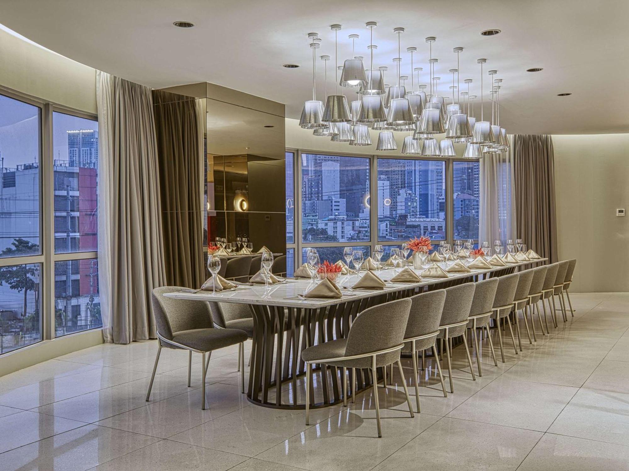 Novotel Suites Manila At Acqua Mandaluyong Εξωτερικό φωτογραφία