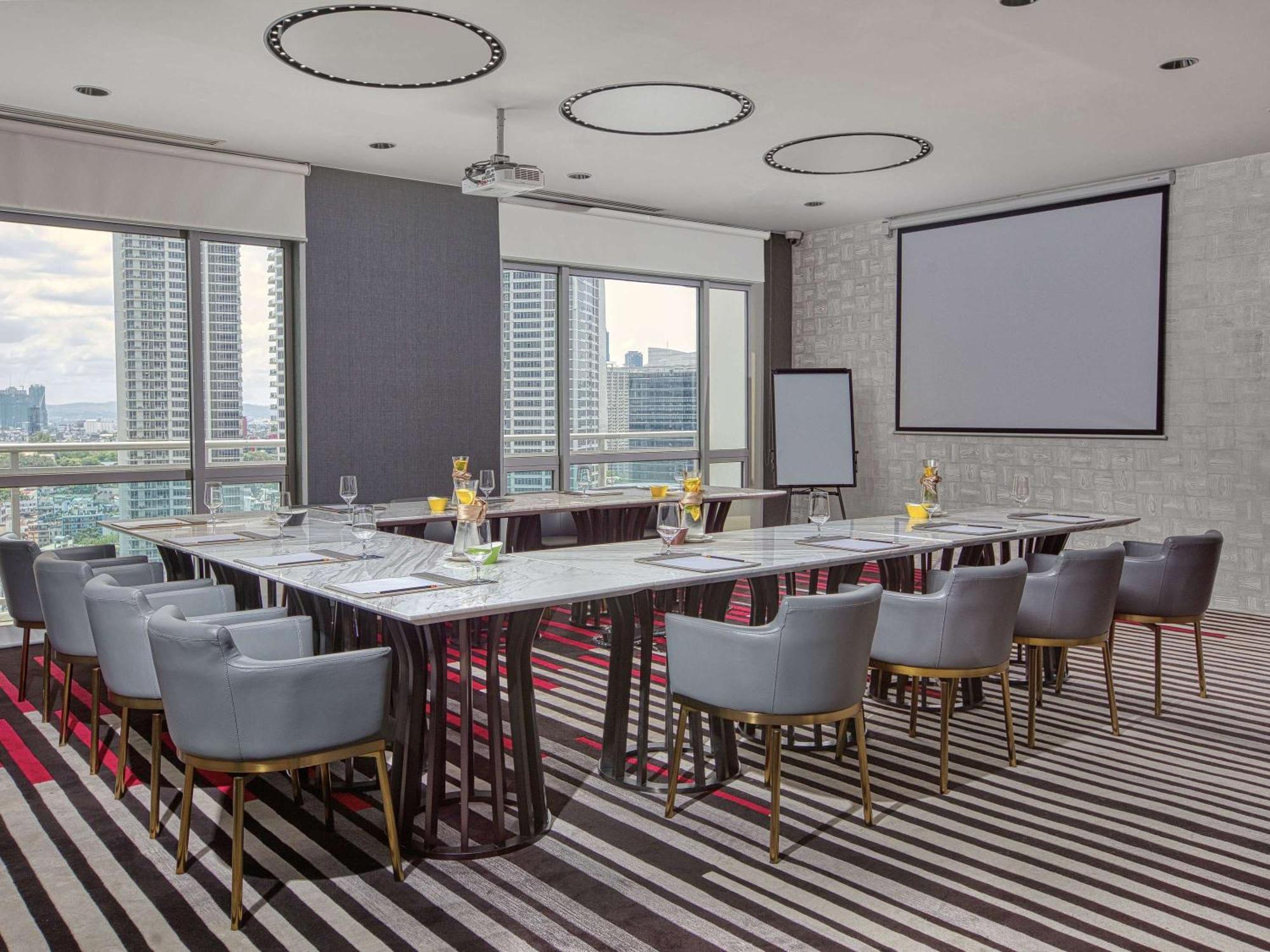 Novotel Suites Manila At Acqua Mandaluyong Εξωτερικό φωτογραφία